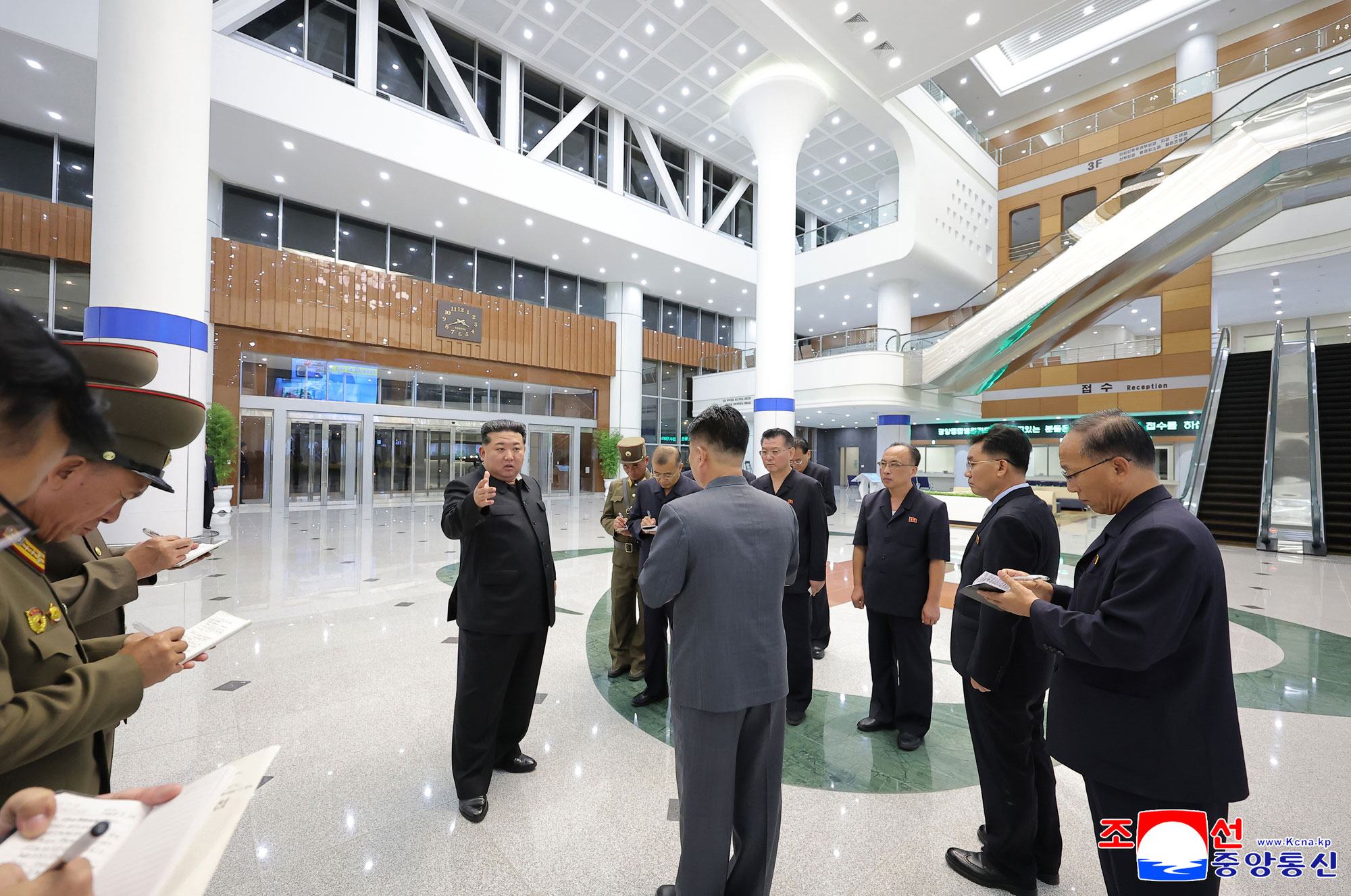 Der verehrte Genosse Kim Jong Un besichtigte das vor der Einweihung stehende Pyongyanger Krankenhaus