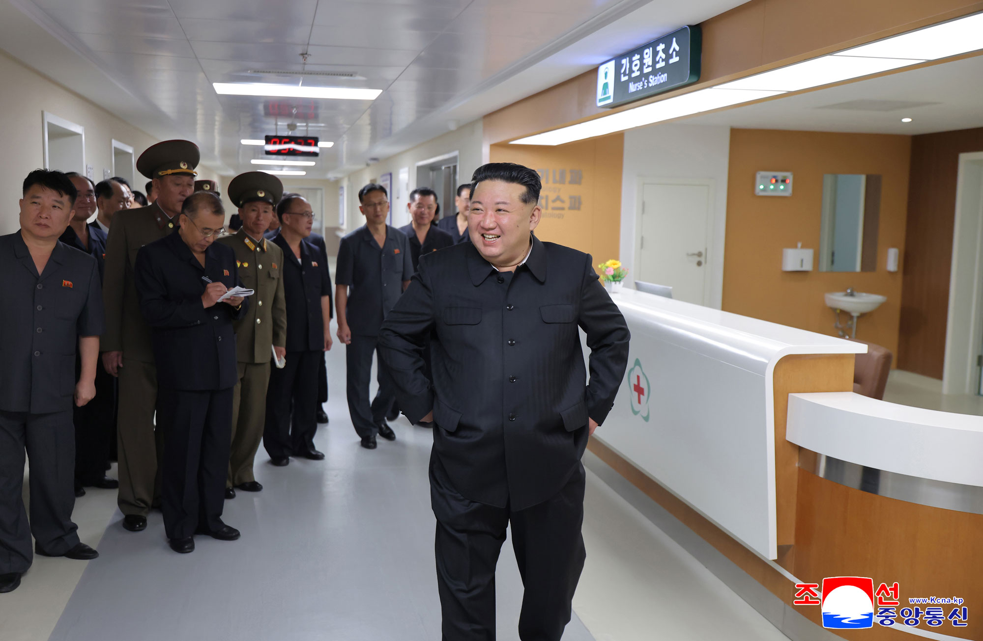 Der verehrte Genosse Kim Jong Un besichtigte das vor der Einweihung stehende Pyongyanger Krankenhaus