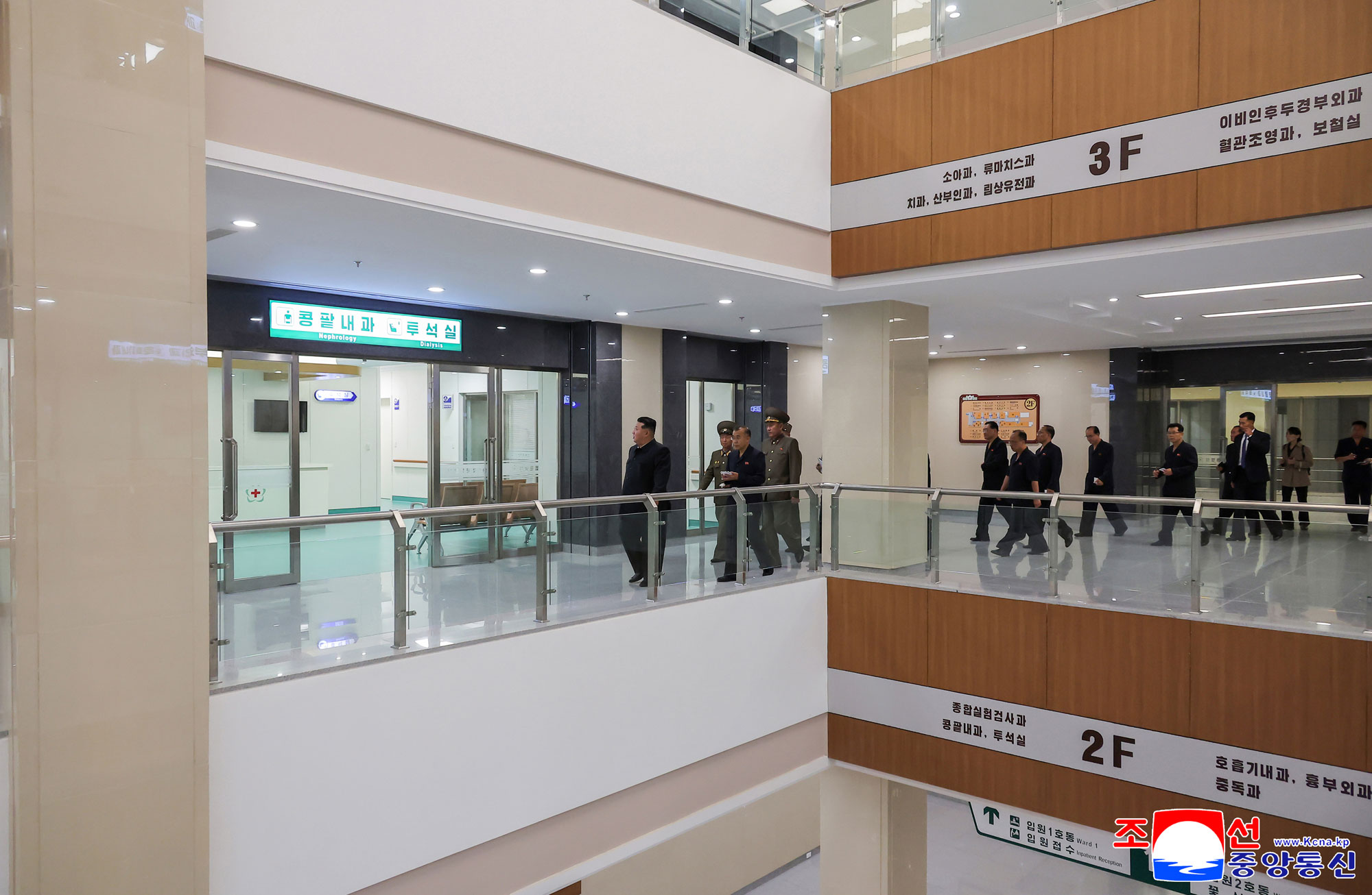 Der verehrte Genosse Kim Jong Un besichtigte das vor der Einweihung stehende Pyongyanger Krankenhaus