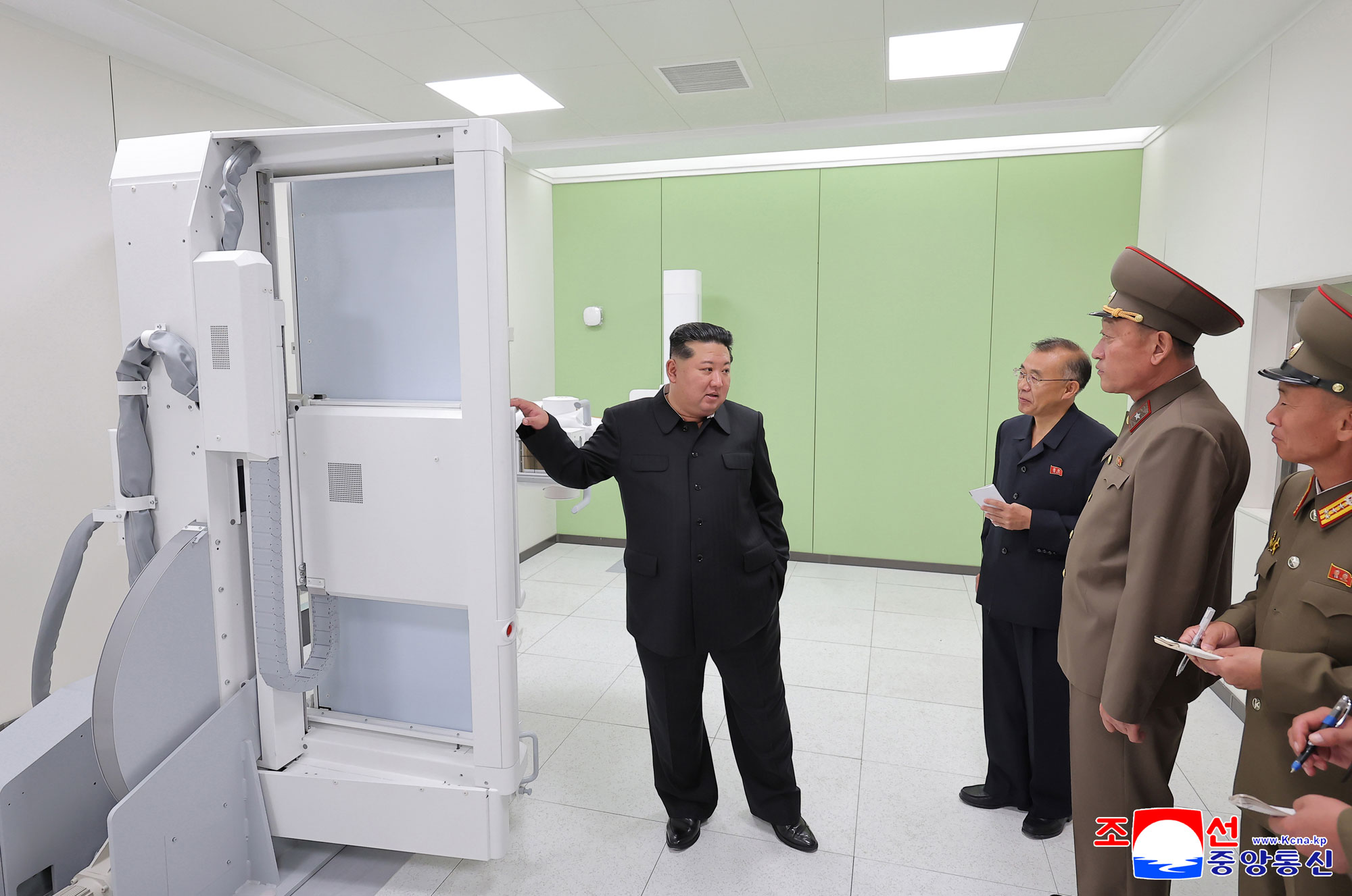 Der verehrte Genosse Kim Jong Un besichtigte das vor der Einweihung stehende Pyongyanger Krankenhaus
