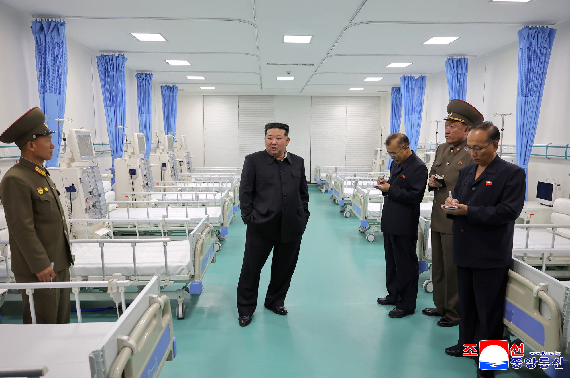 Der verehrte Genosse Kim Jong Un besichtigte das vor der Einweihung stehende Pyongyanger Krankenhaus