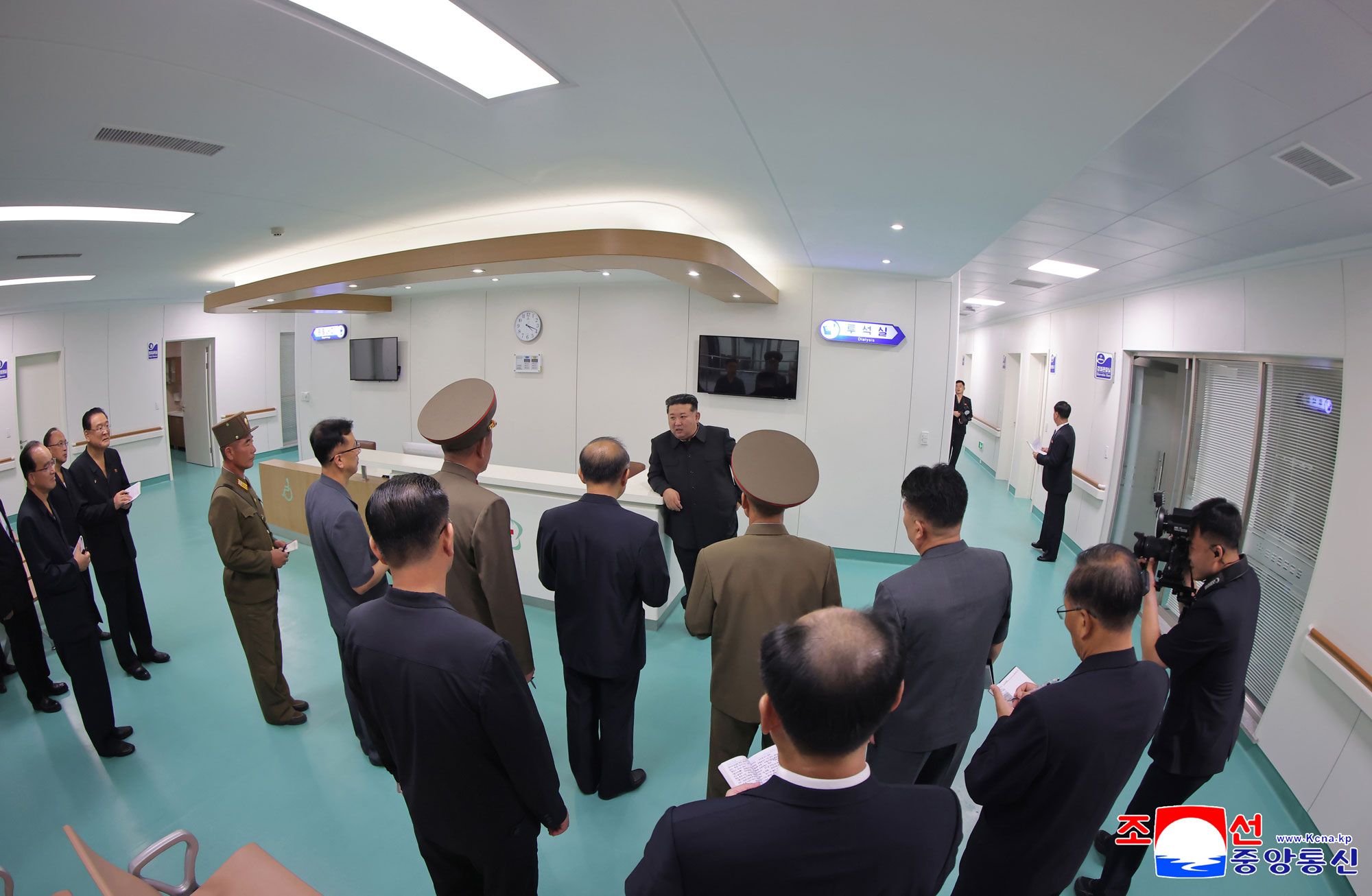 Der verehrte Genosse Kim Jong Un besichtigte das vor der Einweihung stehende Pyongyanger Krankenhaus