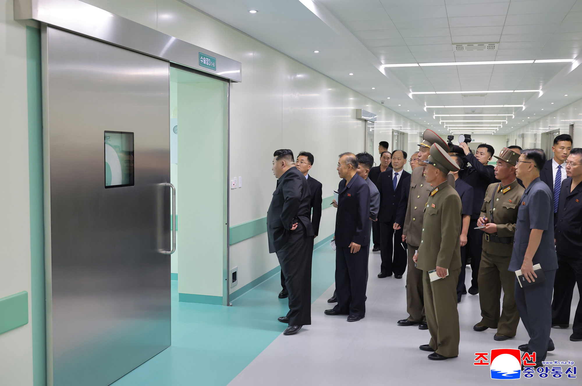 Der verehrte Genosse Kim Jong Un besichtigte das vor der Einweihung stehende Pyongyanger Krankenhaus