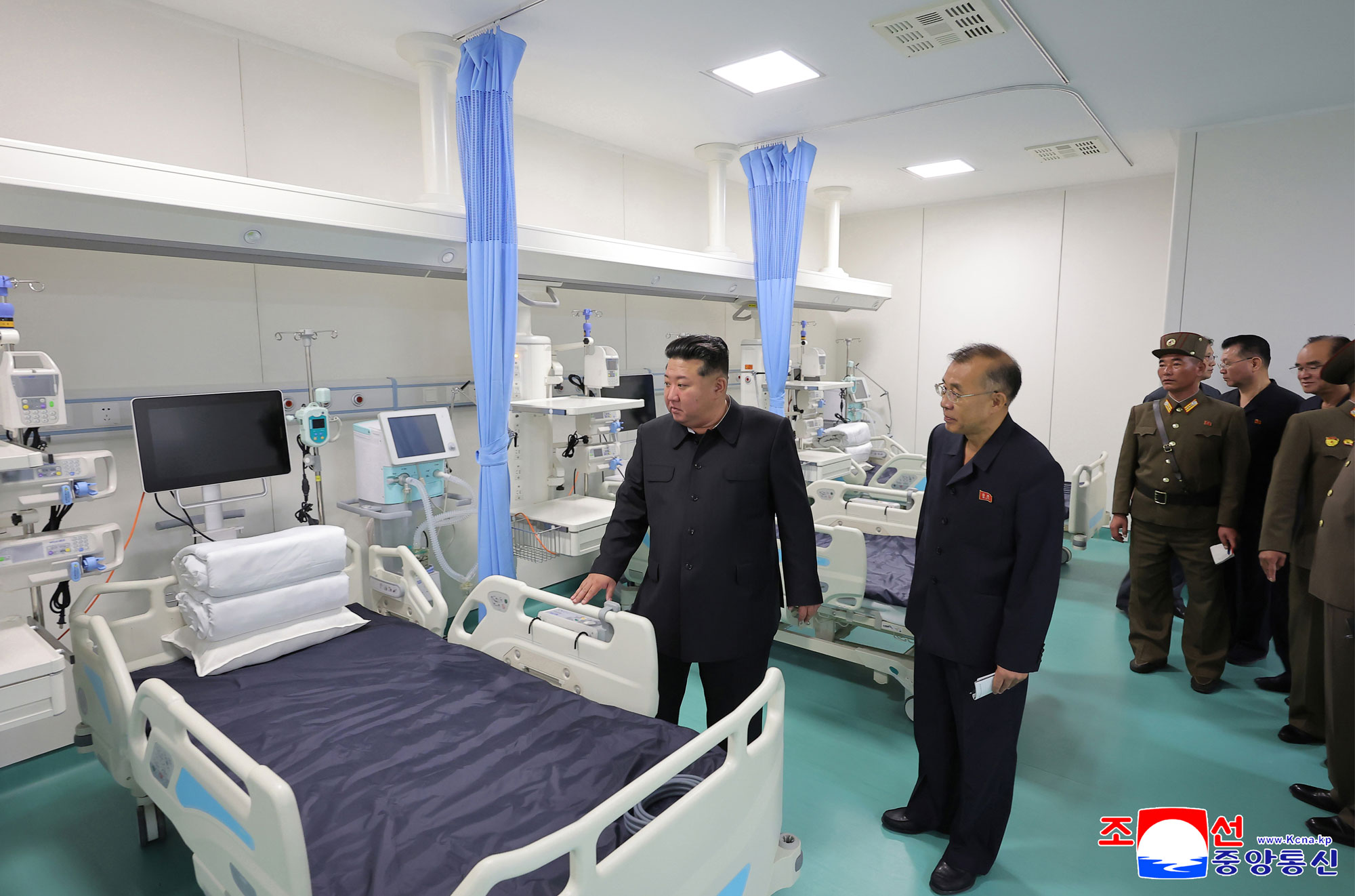 Der verehrte Genosse Kim Jong Un besichtigte das vor der Einweihung stehende Pyongyanger Krankenhaus