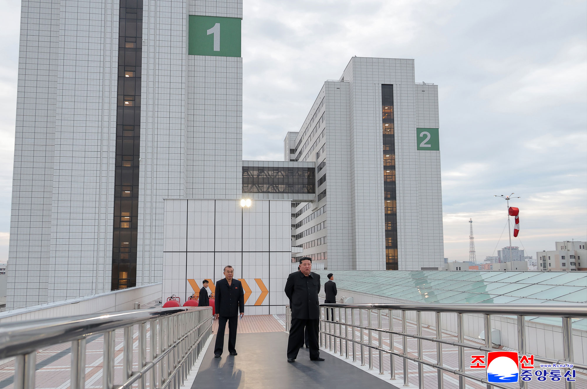 Der verehrte Genosse Kim Jong Un besichtigte das vor der Einweihung stehende Pyongyanger Krankenhaus
