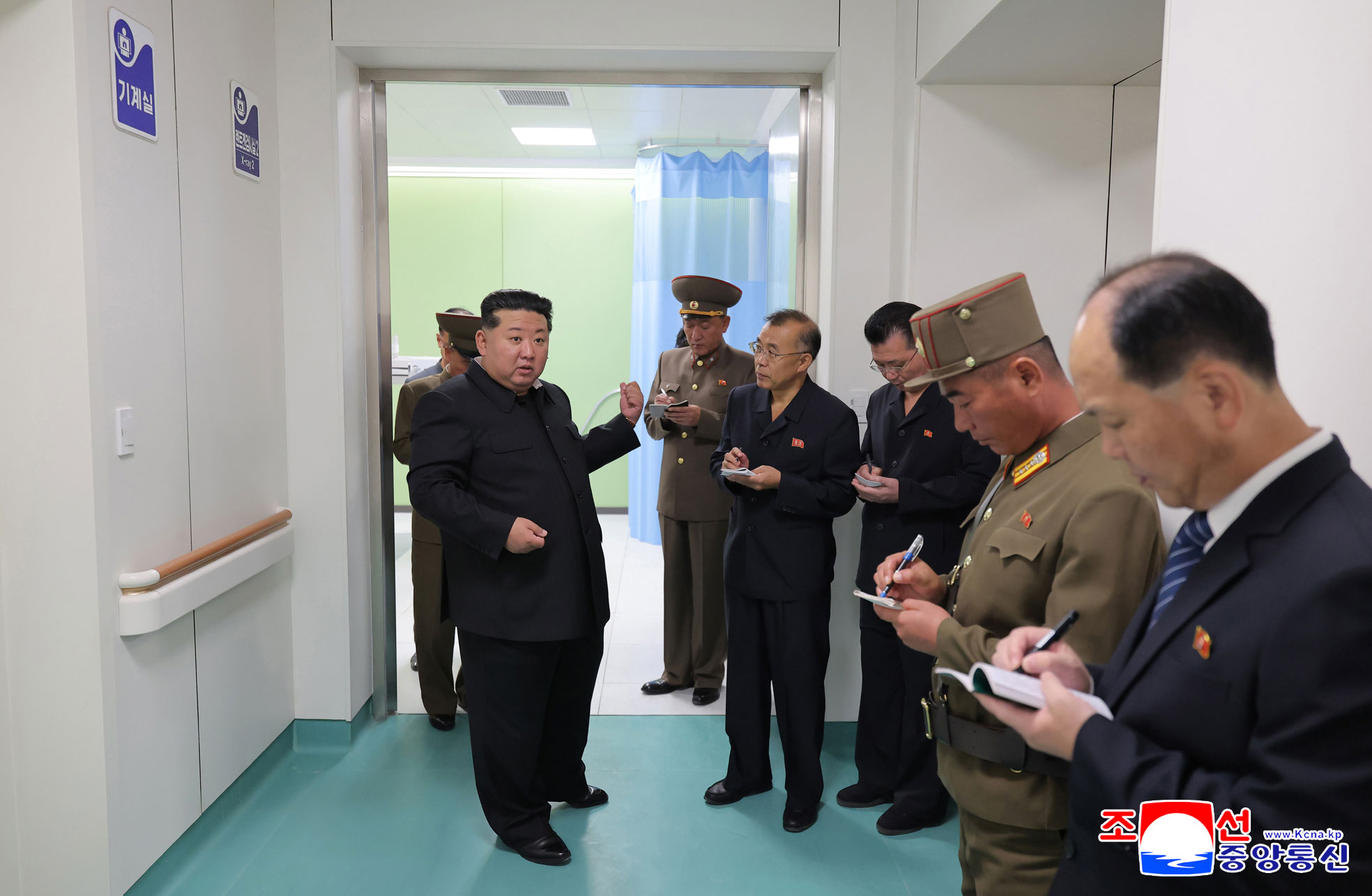 Der verehrte Genosse Kim Jong Un besichtigte das vor der Einweihung stehende Pyongyanger Krankenhaus