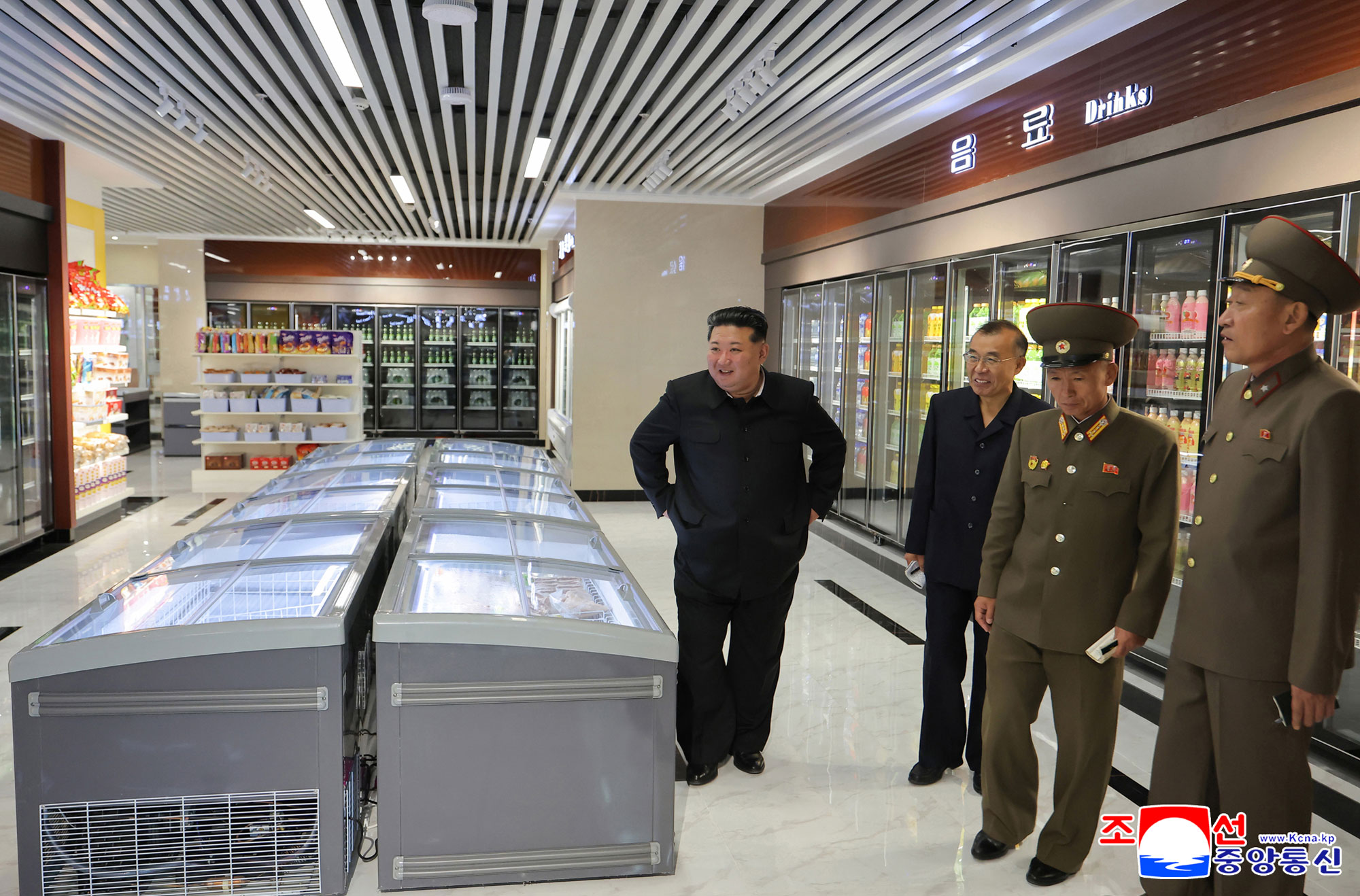 Der verehrte Genosse Kim Jong Un besichtigte das vor der Einweihung stehende Pyongyanger Krankenhaus