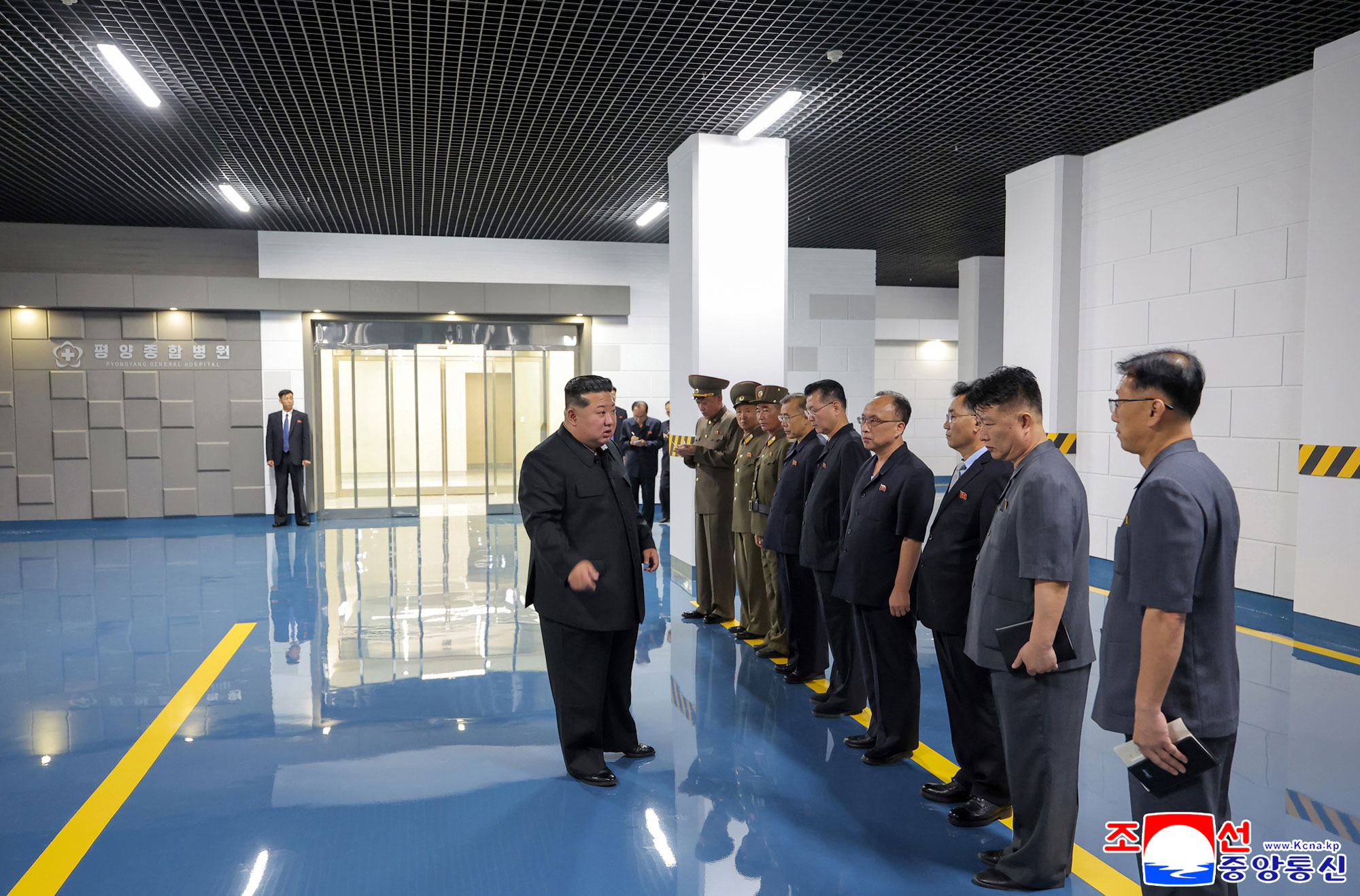 Der verehrte Genosse Kim Jong Un besichtigte das vor der Einweihung stehende Pyongyanger Krankenhaus