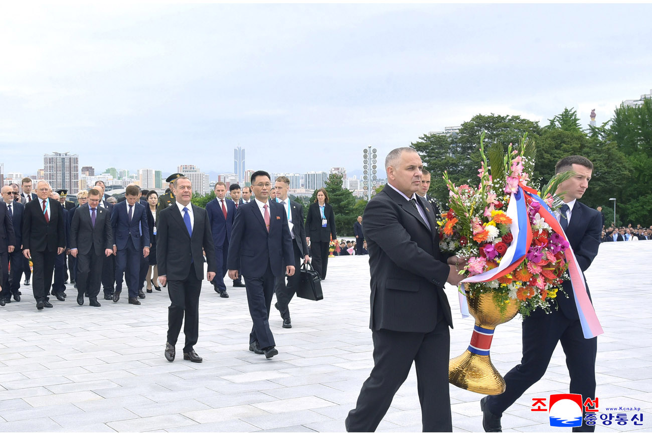 Дмитрий Медведев на возвышенности Мансу