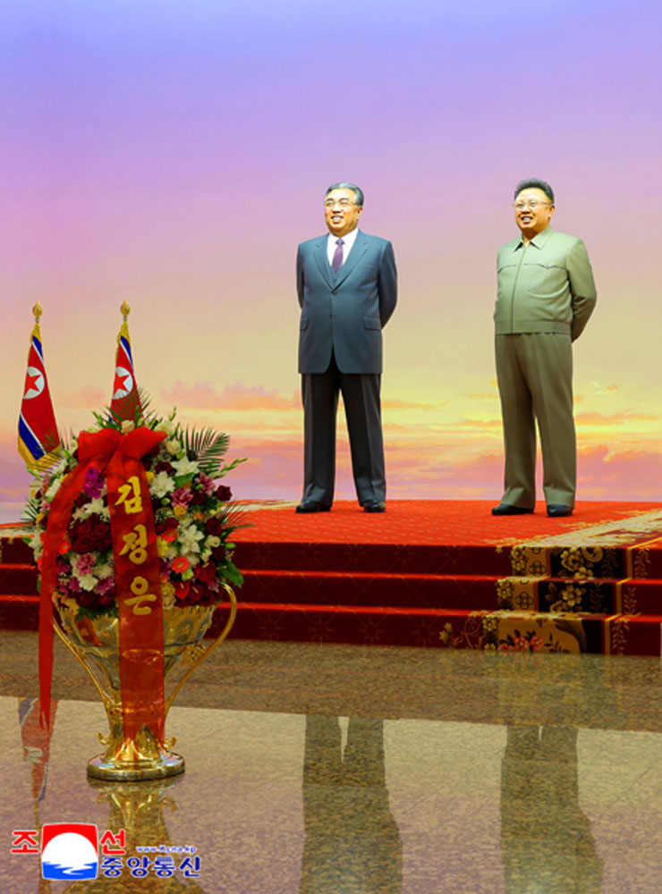 敬爱的金正恩同志怀着隆重庆祝朝鲜劳动党成立80周年的光荣，参谒锦绣山太阳宫