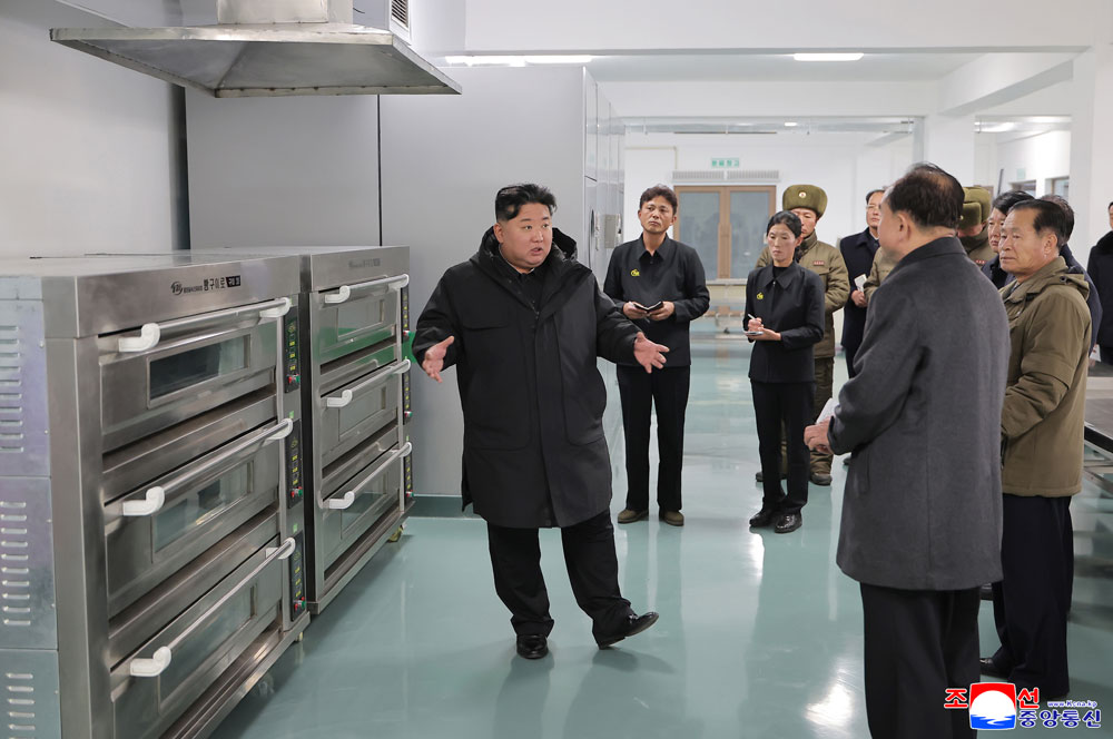 경애하는 김정은동지께서 준공을 앞둔 지방공업공장들의 실태를 현지료해하시였다