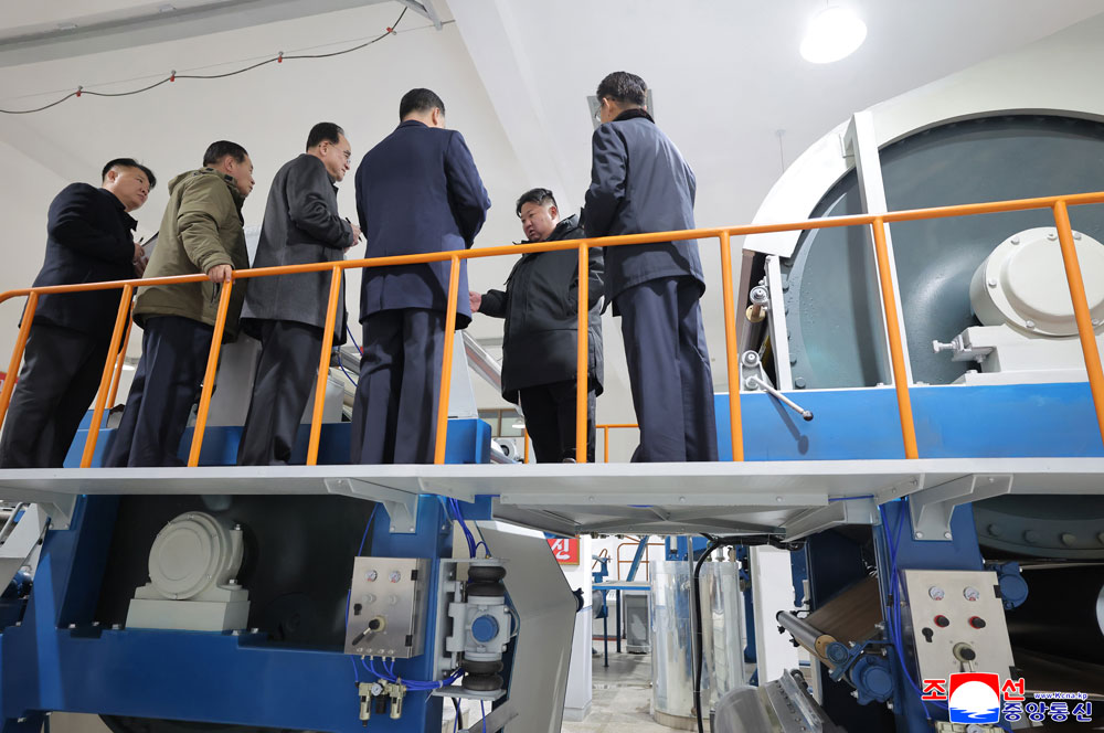 경애하는 김정은동지께서 준공을 앞둔 지방공업공장들의 실태를 현지료해하시였다