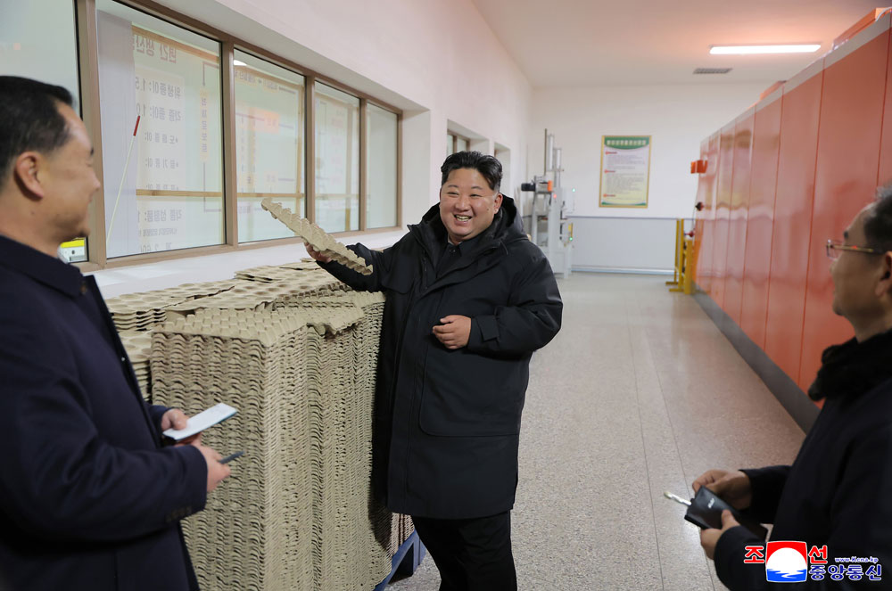 경애하는 김정은동지께서 준공을 앞둔 지방공업공장들의 실태를 현지료해하시였다