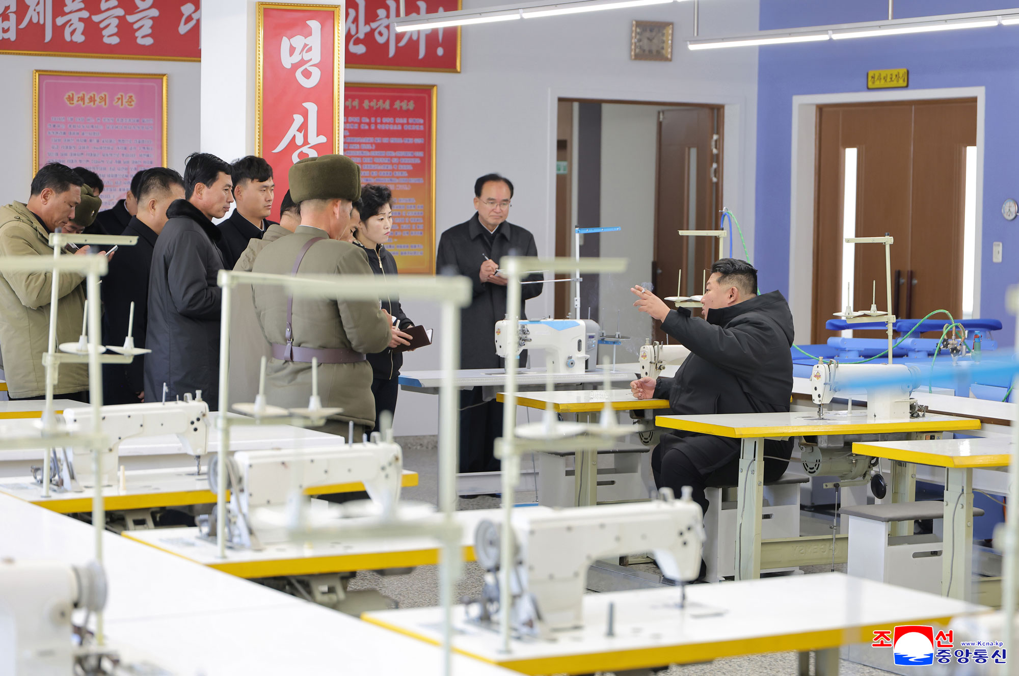 경애하는 김정은동지께서 준공을 앞둔 지방공업공장들의 실태를 현지료해하시였다