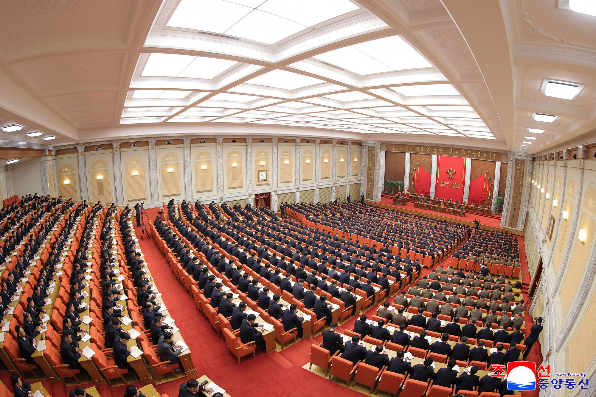 Meldung über die 13. erweiterte Plenartagung des ZK der Partei der Arbeit Koreas in der VIII. Wahlperiode