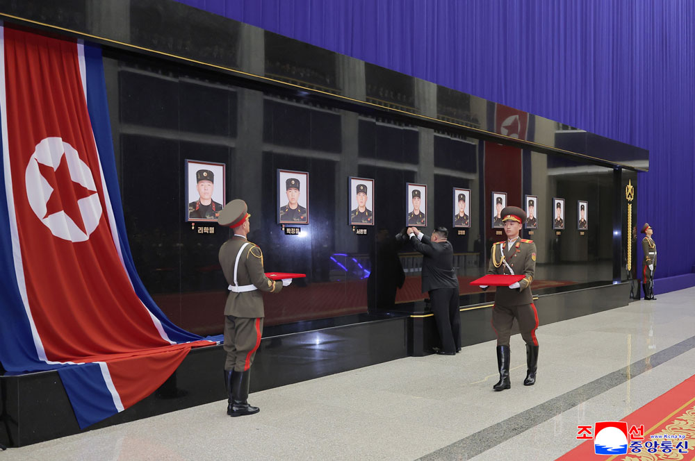 اقامة حفل الترحيب بوحدة الهندسة للجيش الشعبي الكوري والعائدة إلى الوطن بعد تنفيذ أوامر الحزب القتالية فى المناطق العملياتية الخارجية