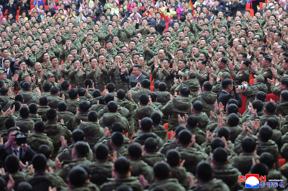 اقامة حفل الترحيب بوحدة الهندسة للجيش الشعبي الكوري والعائدة إلى الوطن بعد تنفيذ أوامر الحزب القتالية فى المناطق العملياتية الخارجية