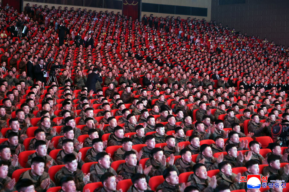 اقامة حفل الترحيب بوحدة الهندسة للجيش الشعبي الكوري والعائدة إلى الوطن بعد تنفيذ أوامر الحزب القتالية فى المناطق العملياتية الخارجية