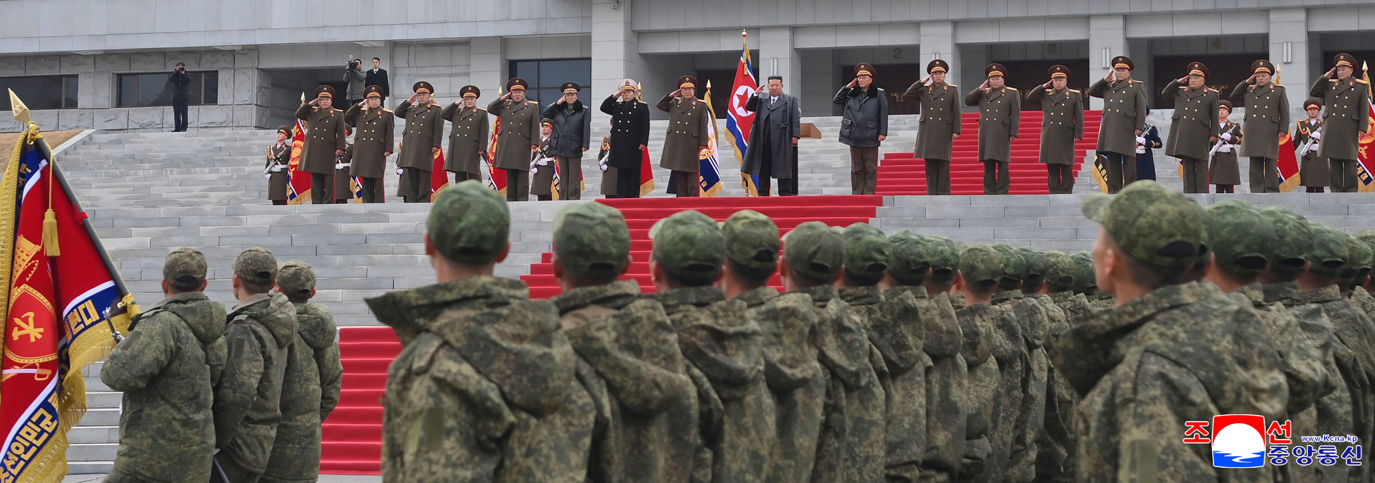 해외작전지역에서 당의 전투명령을 관철하고 귀국하는 조선인민군 공병부대 환영식 성대히 진행