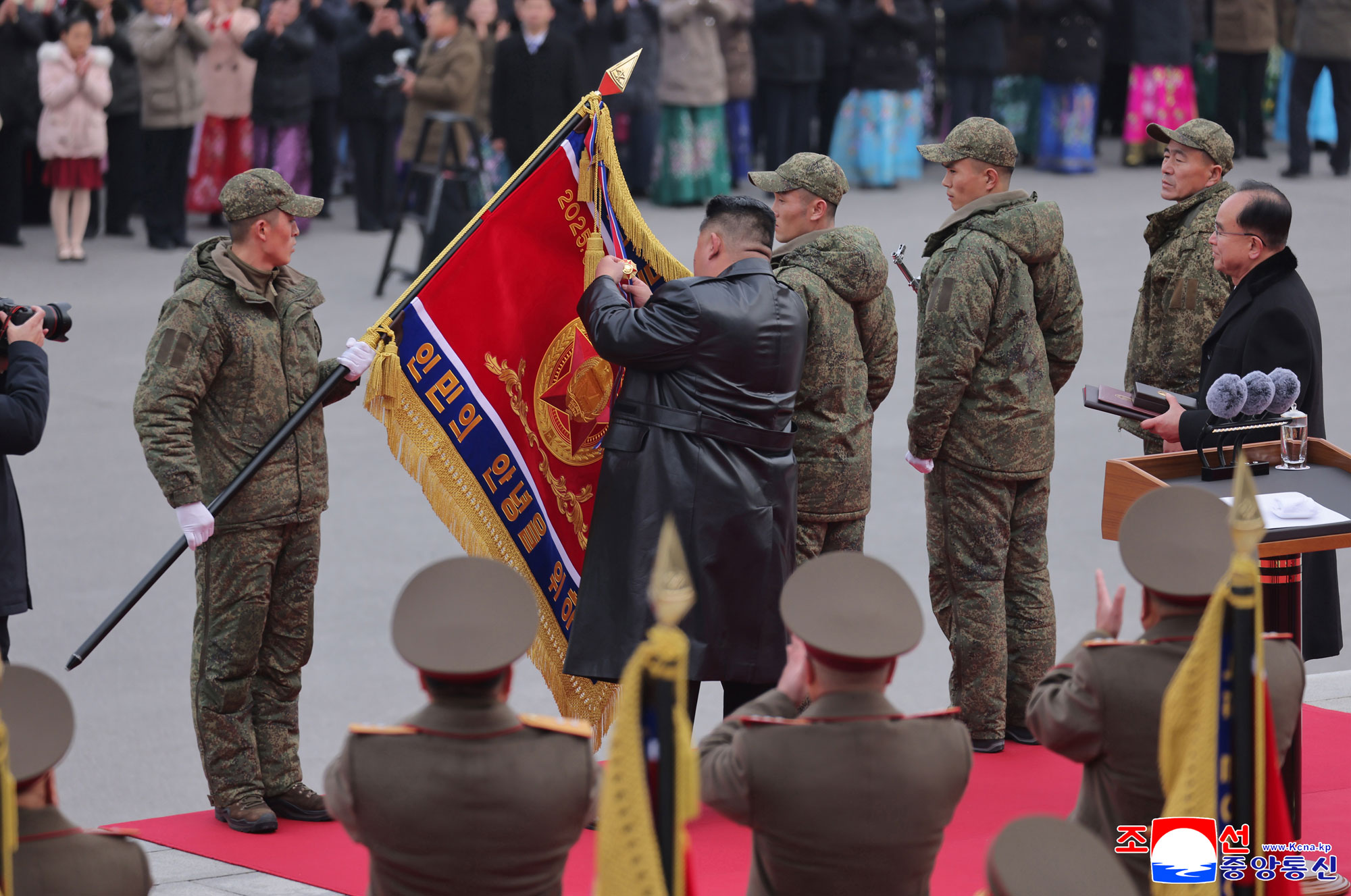 해외작전지역에서 당의 전투명령을 관철하고 귀국하는 조선인민군 공병부대 환영식 성대히 진행