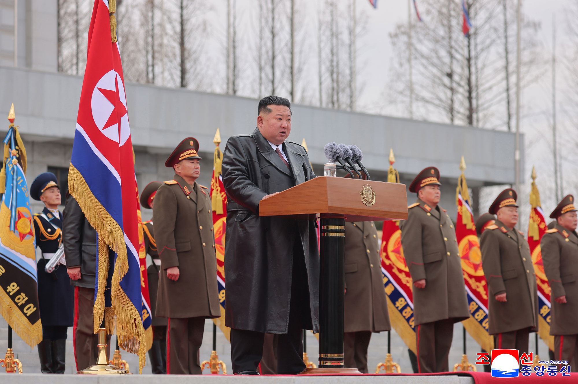 해외작전지역에서 당의 전투명령을 관철하고 귀국하는 조선인민군 공병부대 환영식 성대히 진행