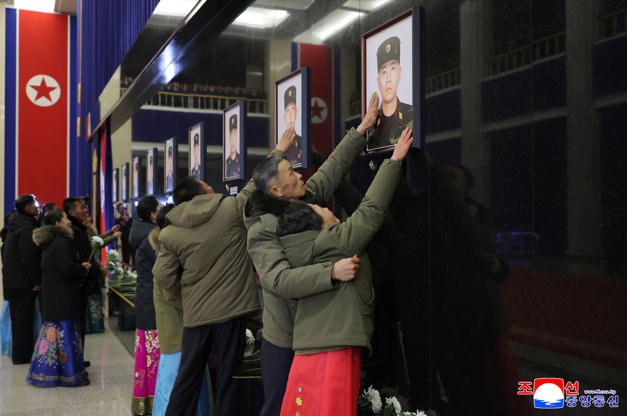 해외작전지역에서 당의 전투명령을 관철하고 귀국하는 조선인민군 공병부대 환영식 성대히 진행