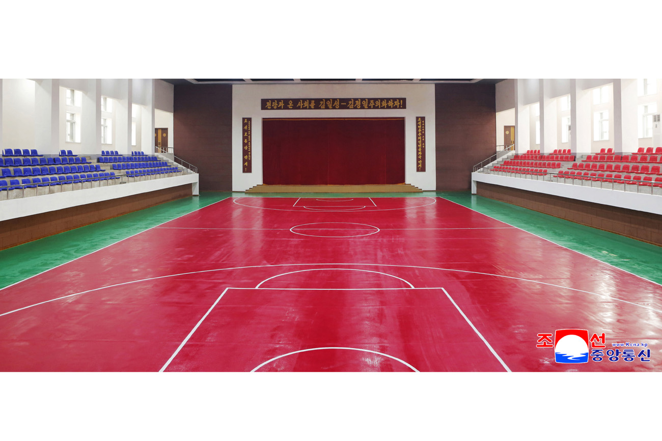 새로 개건된 계응상사리원농업대학 준공식 진행