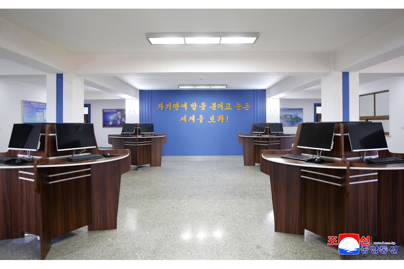 새로 개건된 계응상사리원농업대학 준공식 진행