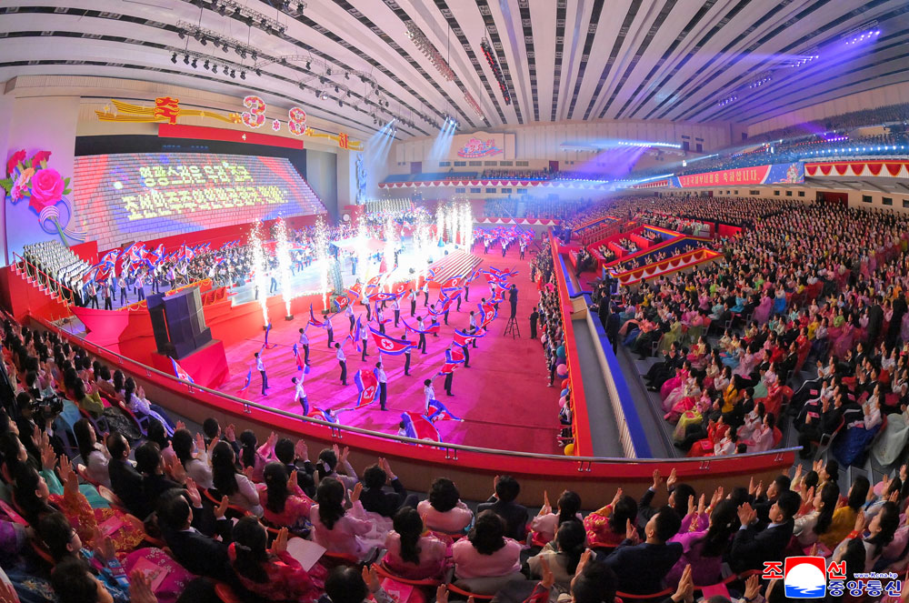 Das Festkonzert zum Internationalen Frauentag „8. März“ fand mit großem Publikumserfolg statt