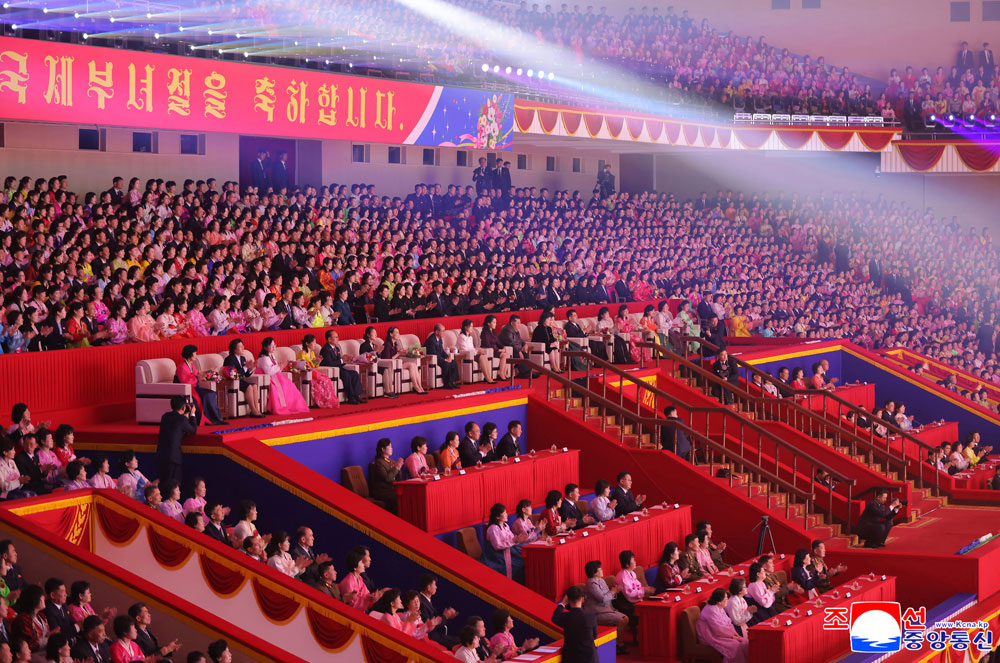 Das Festkonzert zum Internationalen Frauentag „8. März“ fand mit großem Publikumserfolg statt