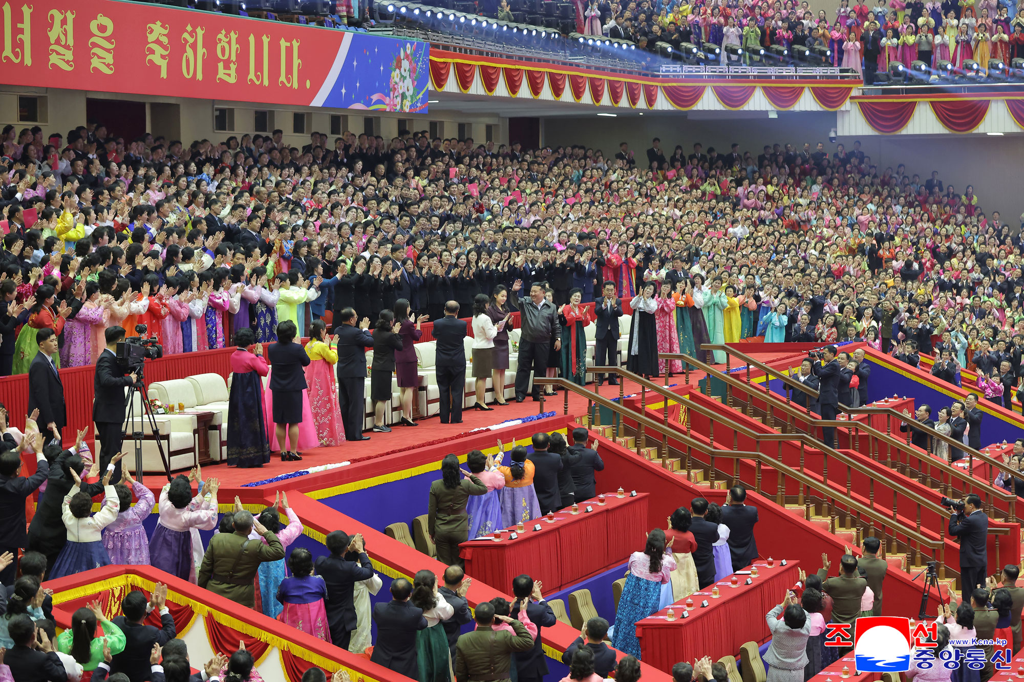 Das Festkonzert zum Internationalen Frauentag „8. März“ fand mit großem Publikumserfolg statt