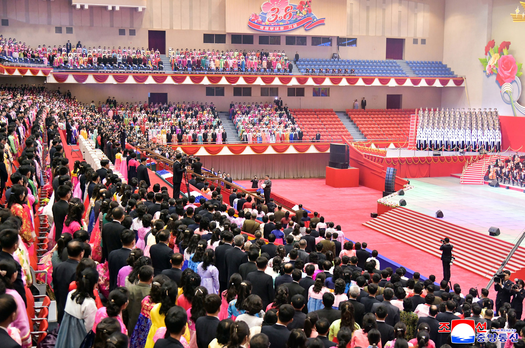 Das Festkonzert zum Internationalen Frauentag „8. März“ fand mit großem Publikumserfolg statt