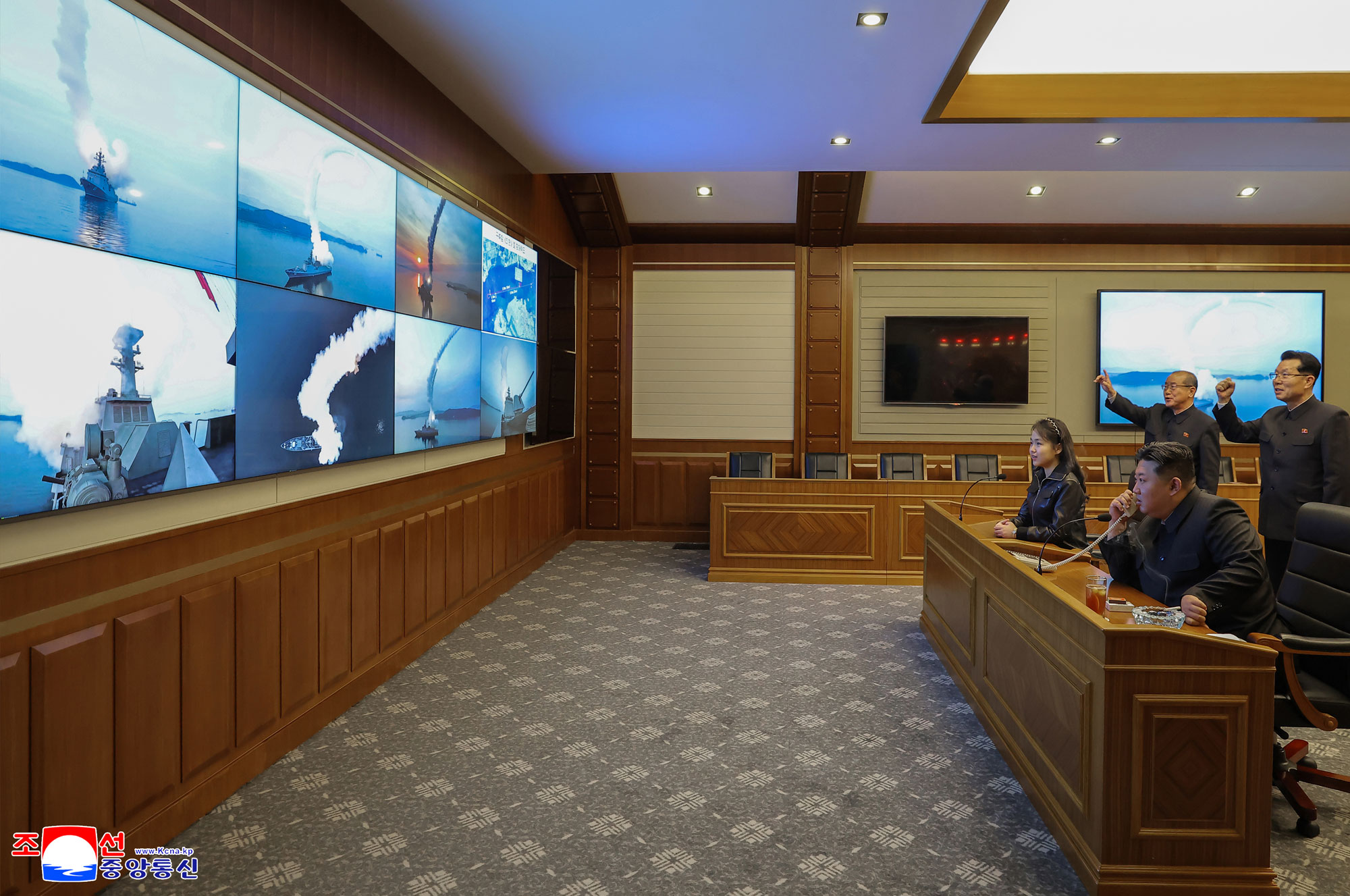 구축함 《최현》호에서 전략순항미싸일시험발사 진행