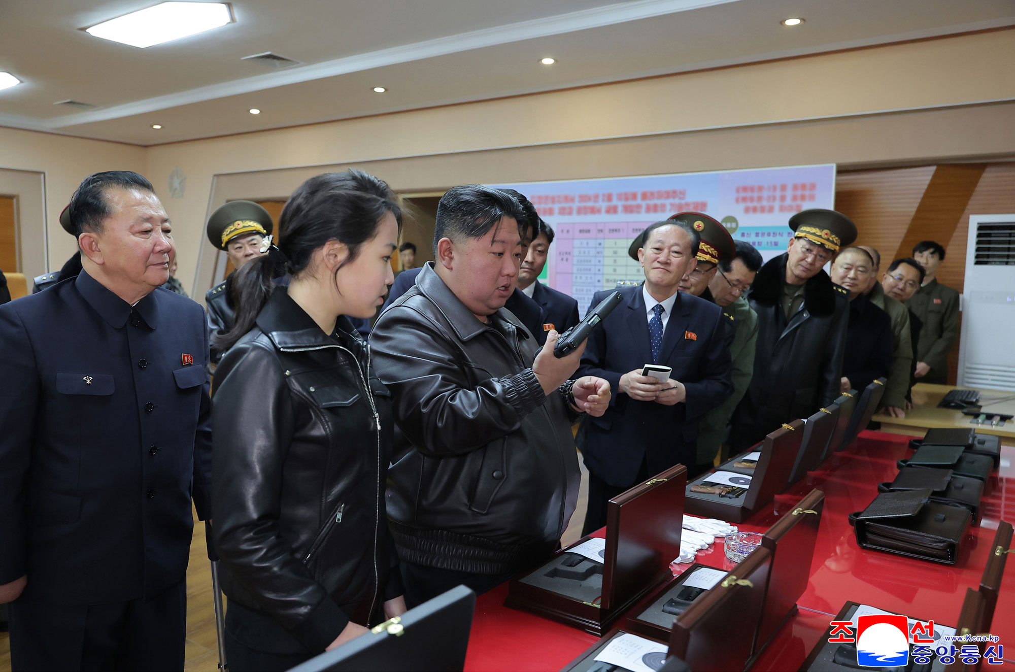 Уважаемый товарищ Ким Чен Ын руководил на месте делами ведущего военного предприятия