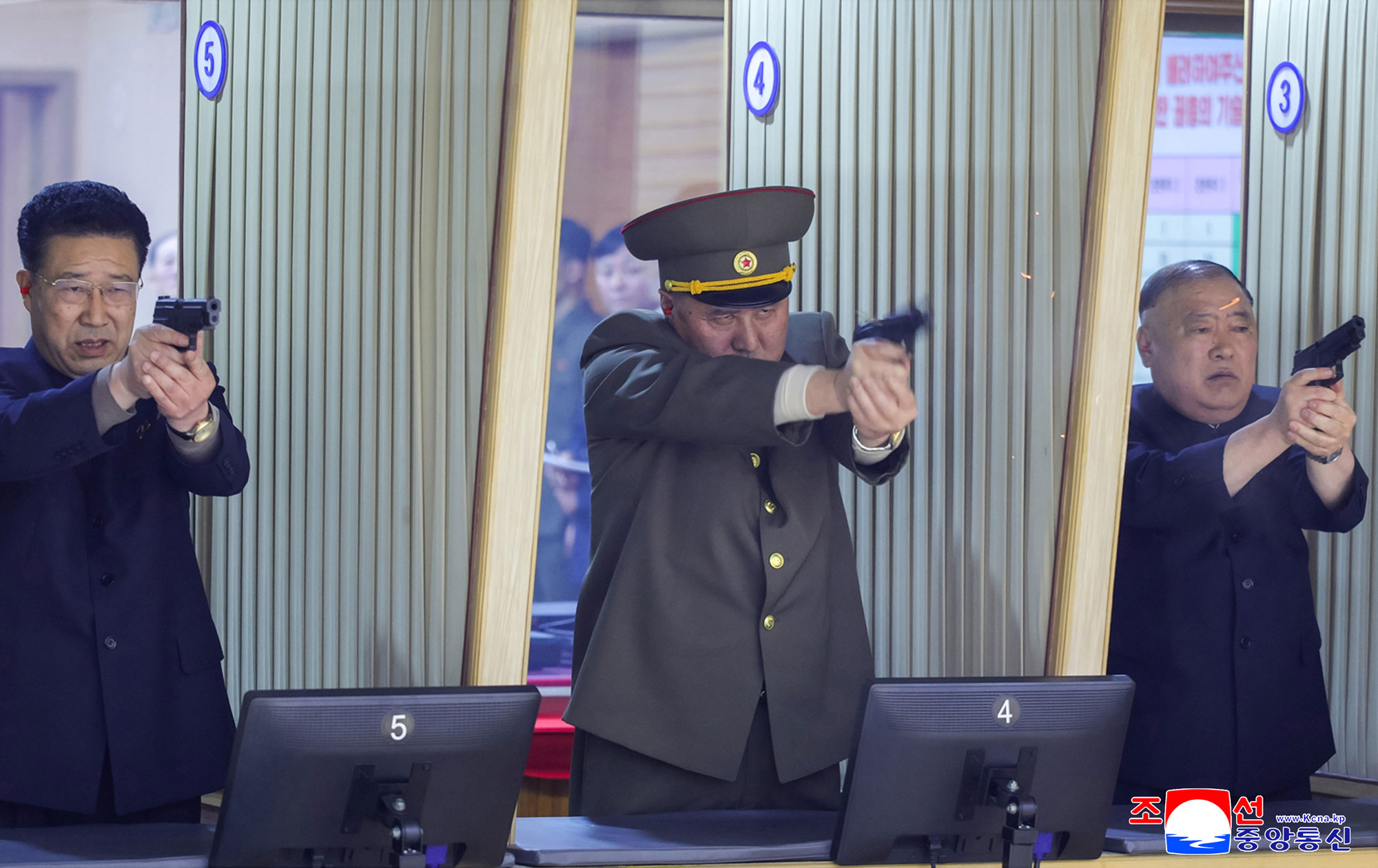 Уважаемый товарищ Ким Чен Ын руководил на месте делами ведущего военного предприятия