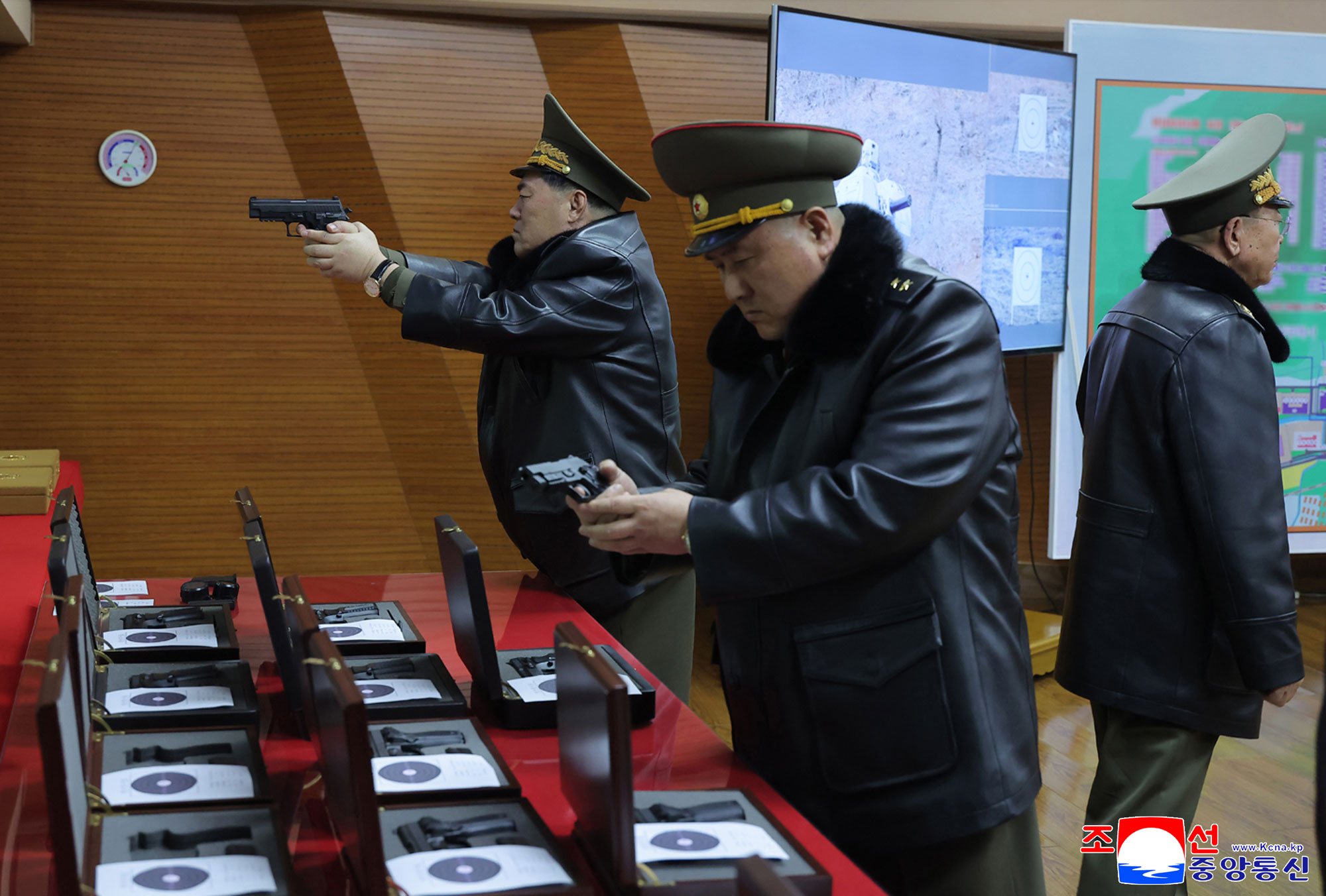 Уважаемый товарищ Ким Чен Ын руководил на месте делами ведущего военного предприятия