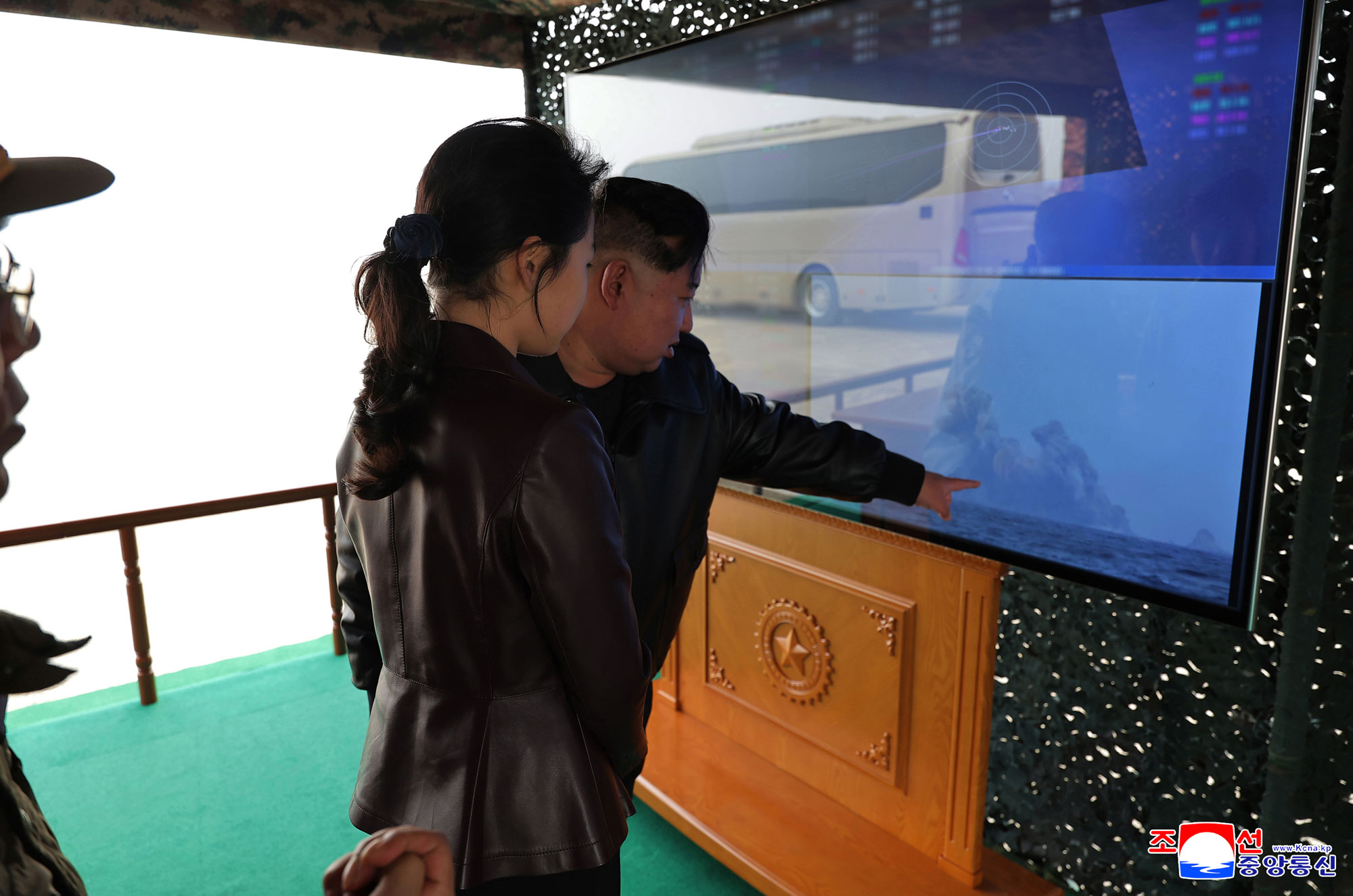 조선인민군 서부지구 장거리포병구분대의 화력타격훈련 진행