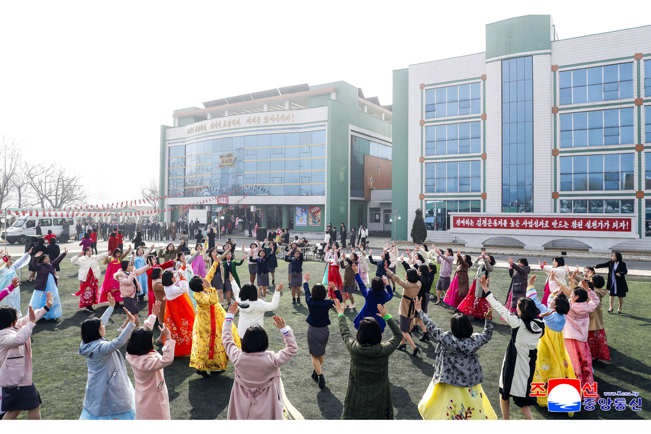 전국의 선거자들 높은 정치적열의를 안고 최고인민회의 제15기 대의원선거에 참가