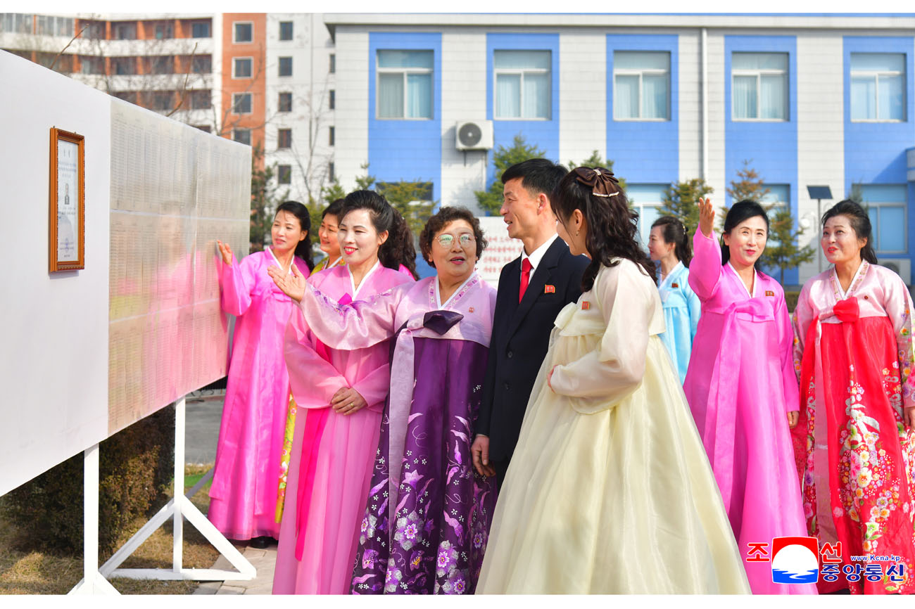 전국의 선거자들 높은 정치적열의를 안고 최고인민회의 제15기 대의원선거에 참가