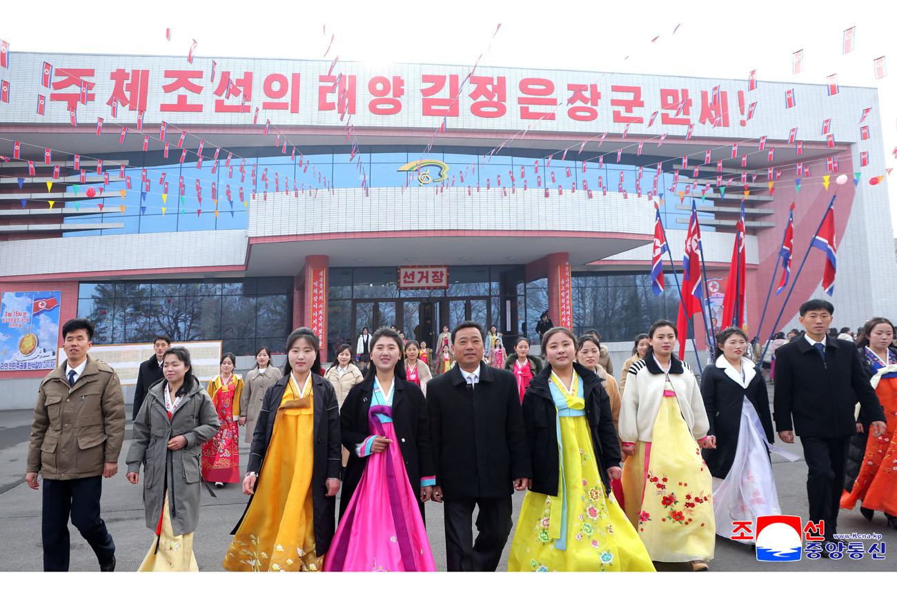 전국의 선거자들 높은 정치적열의를 안고 최고인민회의 제15기 대의원선거에 참가