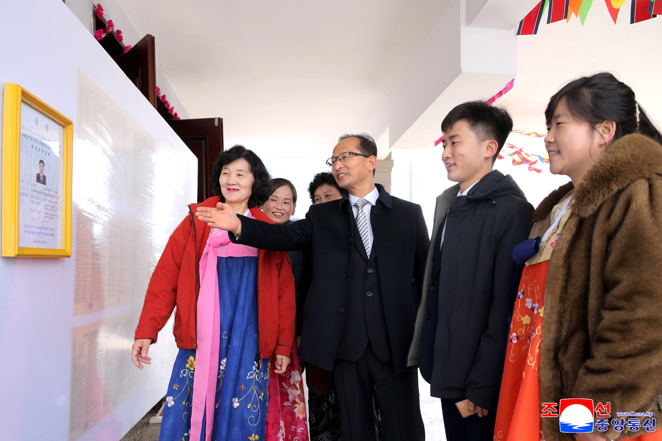 전국의 선거자들 높은 정치적열의를 안고 최고인민회의 제15기 대의원선거에 참가