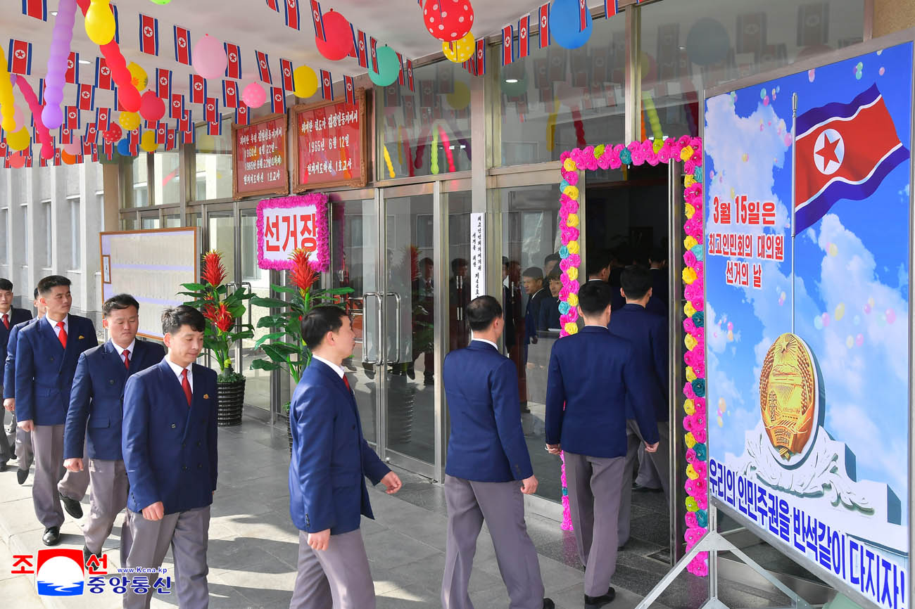 전국의 선거자들 높은 정치적열의를 안고 최고인민회의 제15기 대의원선거에 참가