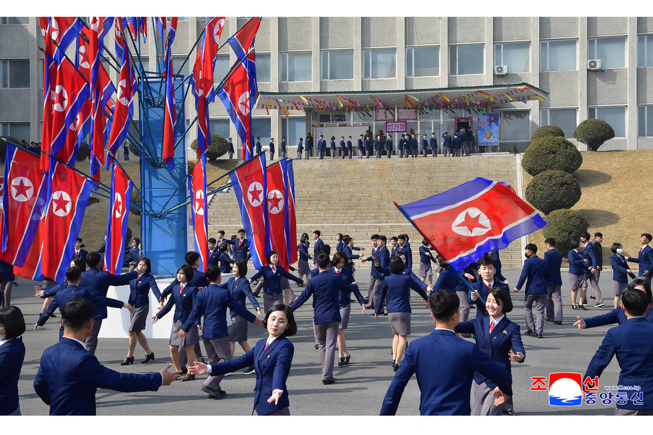 전국의 선거자들 높은 정치적열의를 안고 최고인민회의 제15기 대의원선거에 참가