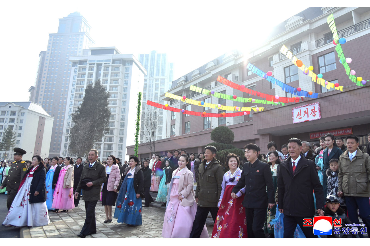 전국의 선거자들 높은 정치적열의를 안고 최고인민회의 제15기 대의원선거에 참가