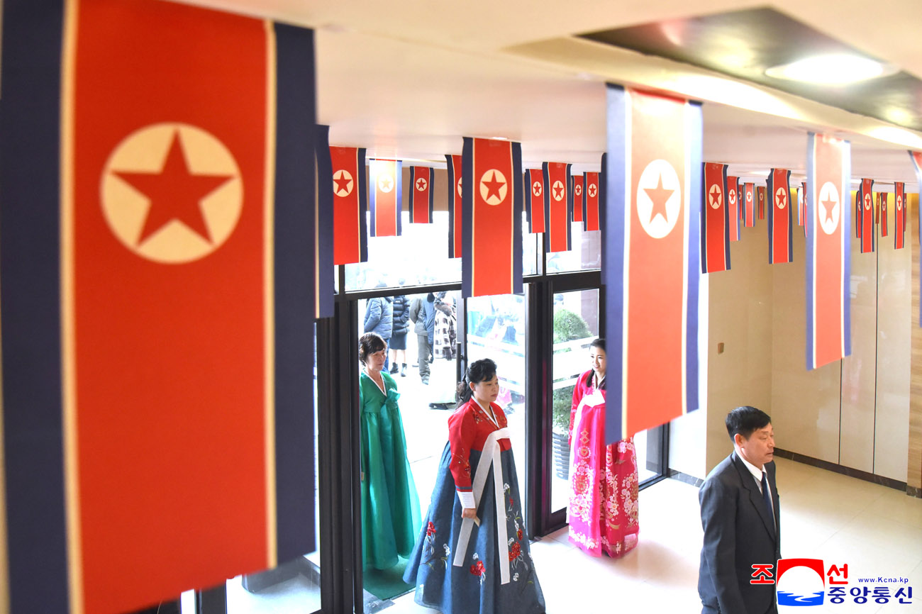 전국의 선거자들 높은 정치적열의를 안고 최고인민회의 제15기 대의원선거에 참가