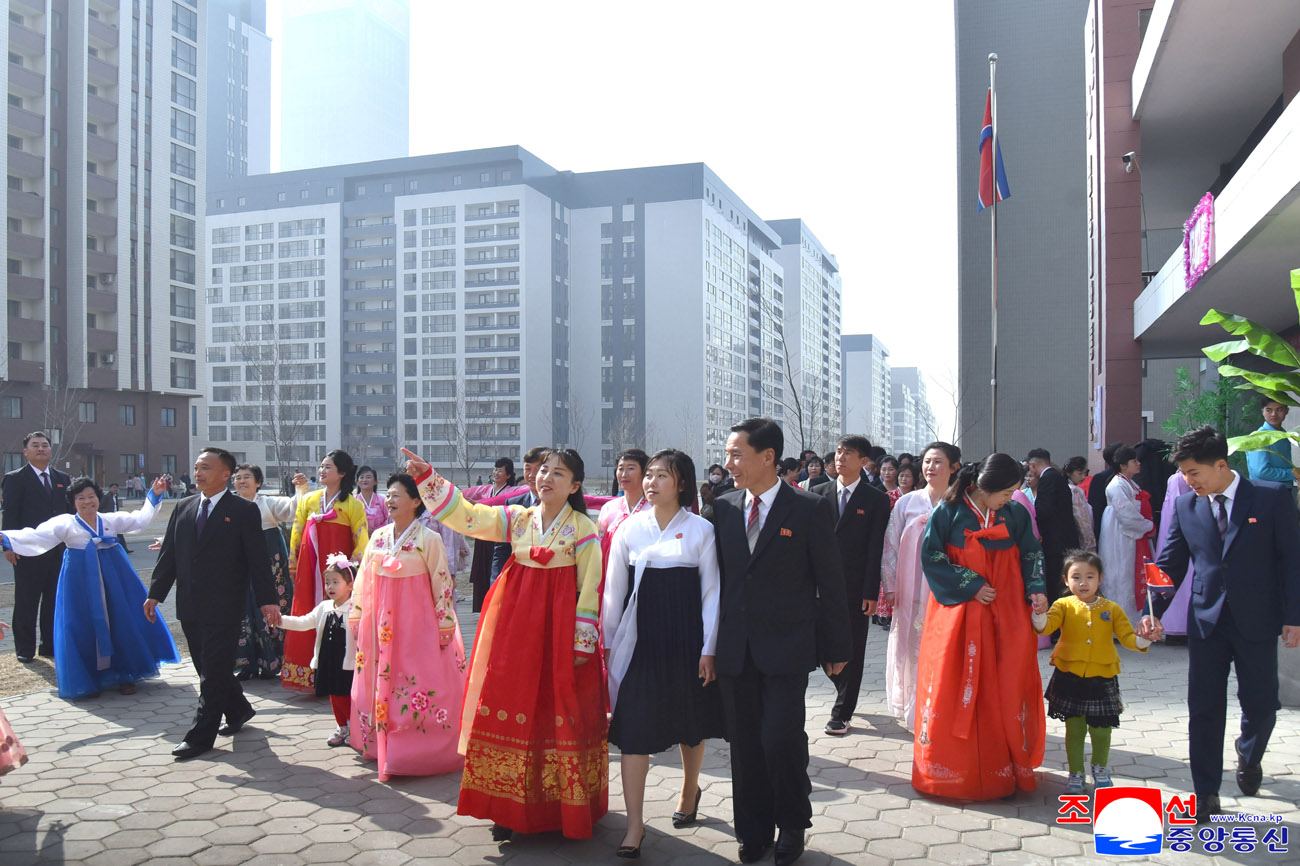 전국의 선거자들 높은 정치적열의를 안고 최고인민회의 제15기 대의원선거에 참가