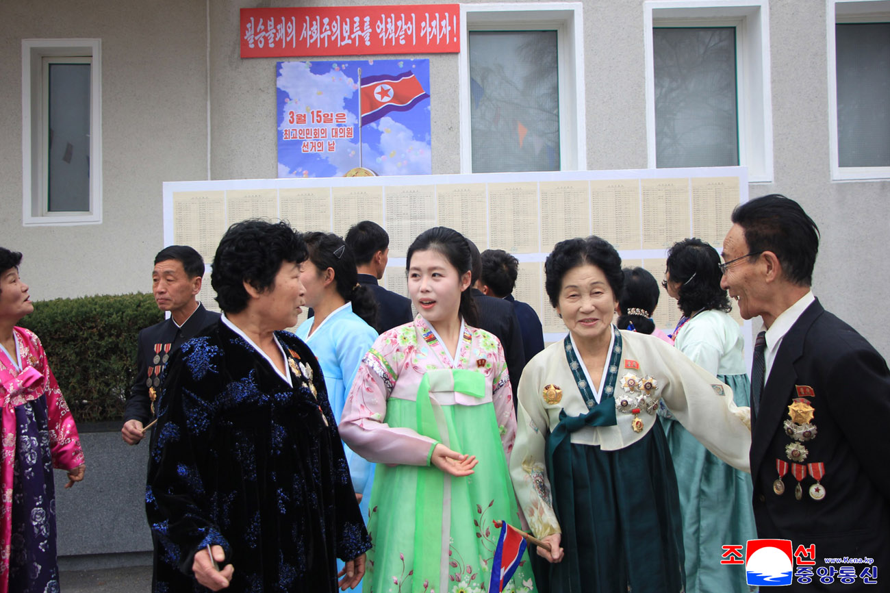 전국의 선거자들 높은 정치적열의를 안고 최고인민회의 제15기 대의원선거에 참가