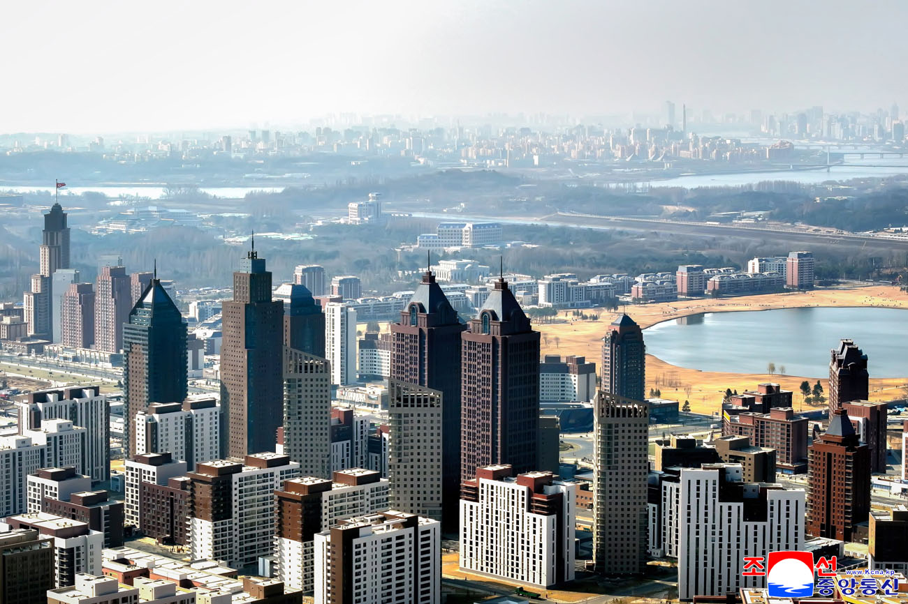 ファソン地区のニュータウンが新居入りで賑わっています