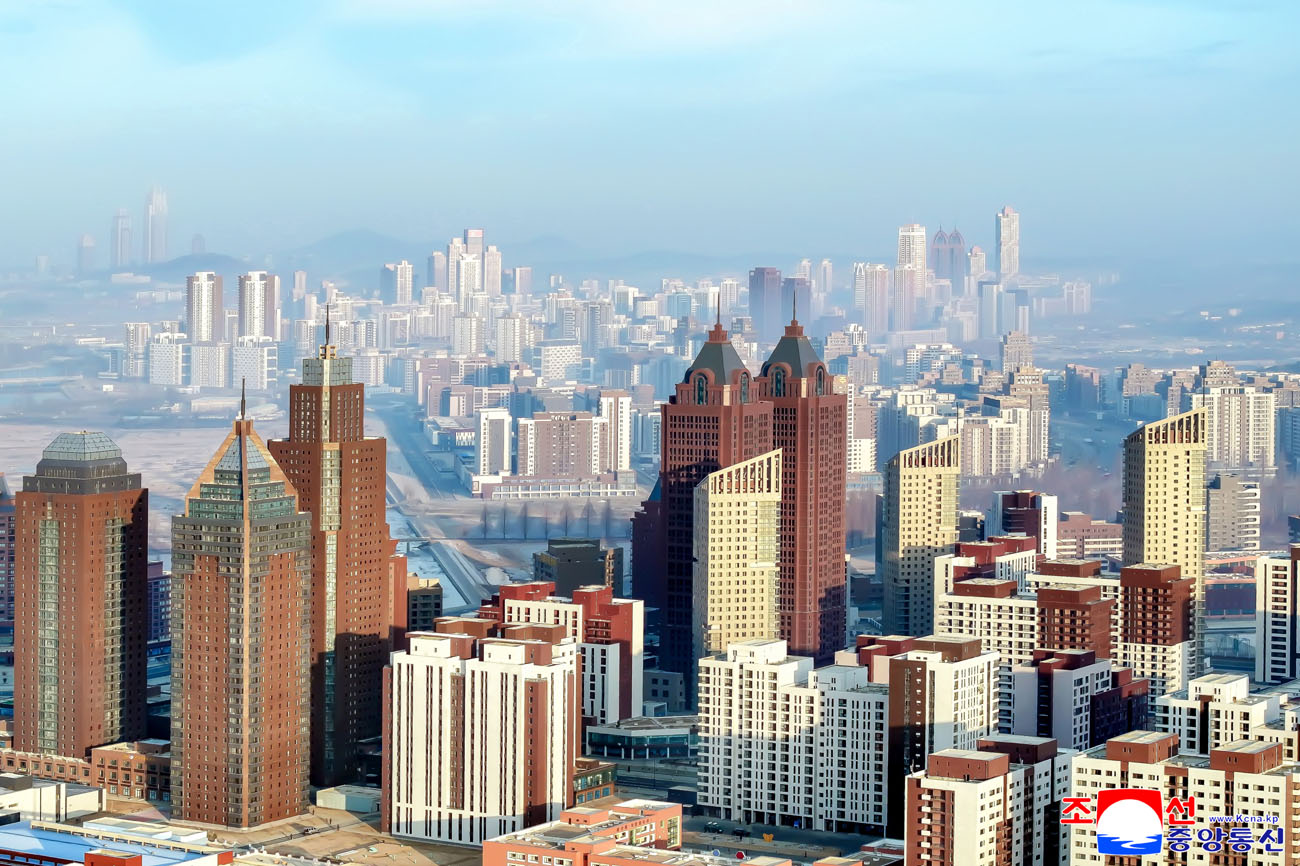 ファソン地区のニュータウンが新居入りで賑わっています