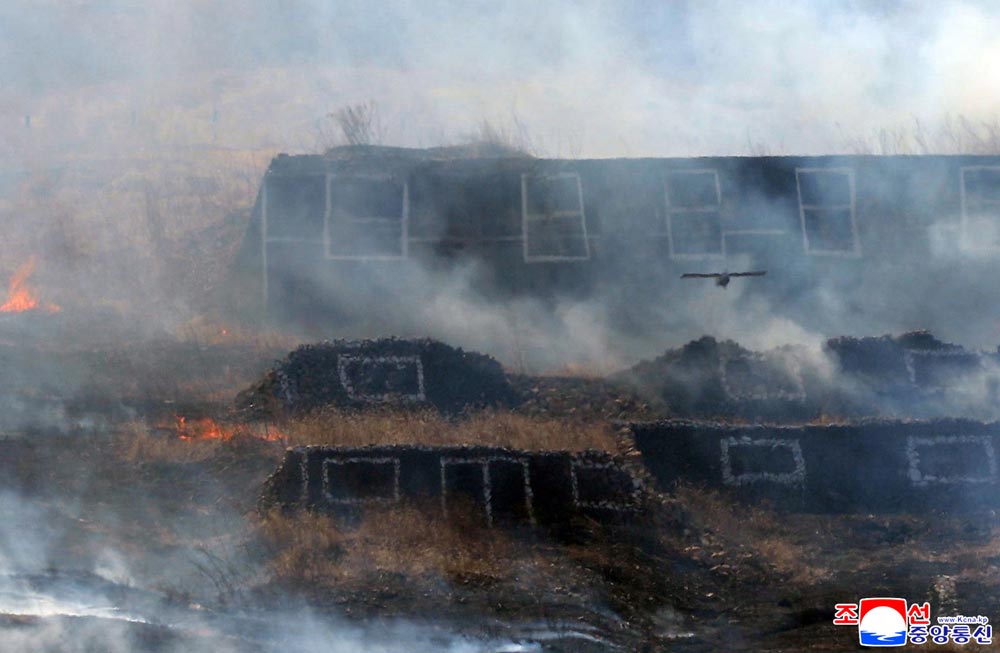 Respected Comrade&nbsp;Kim Jong Un oversees coordinated offensive tactical drill of infantrymen and tankmen
